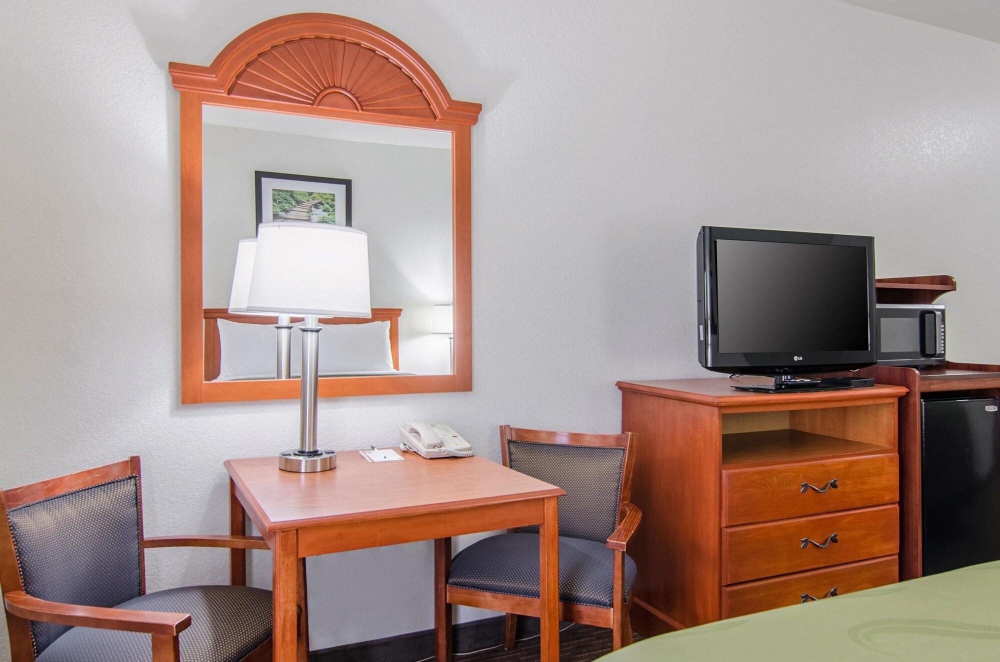 Quality Inn Junction City Near Fort Riley Exterior photo