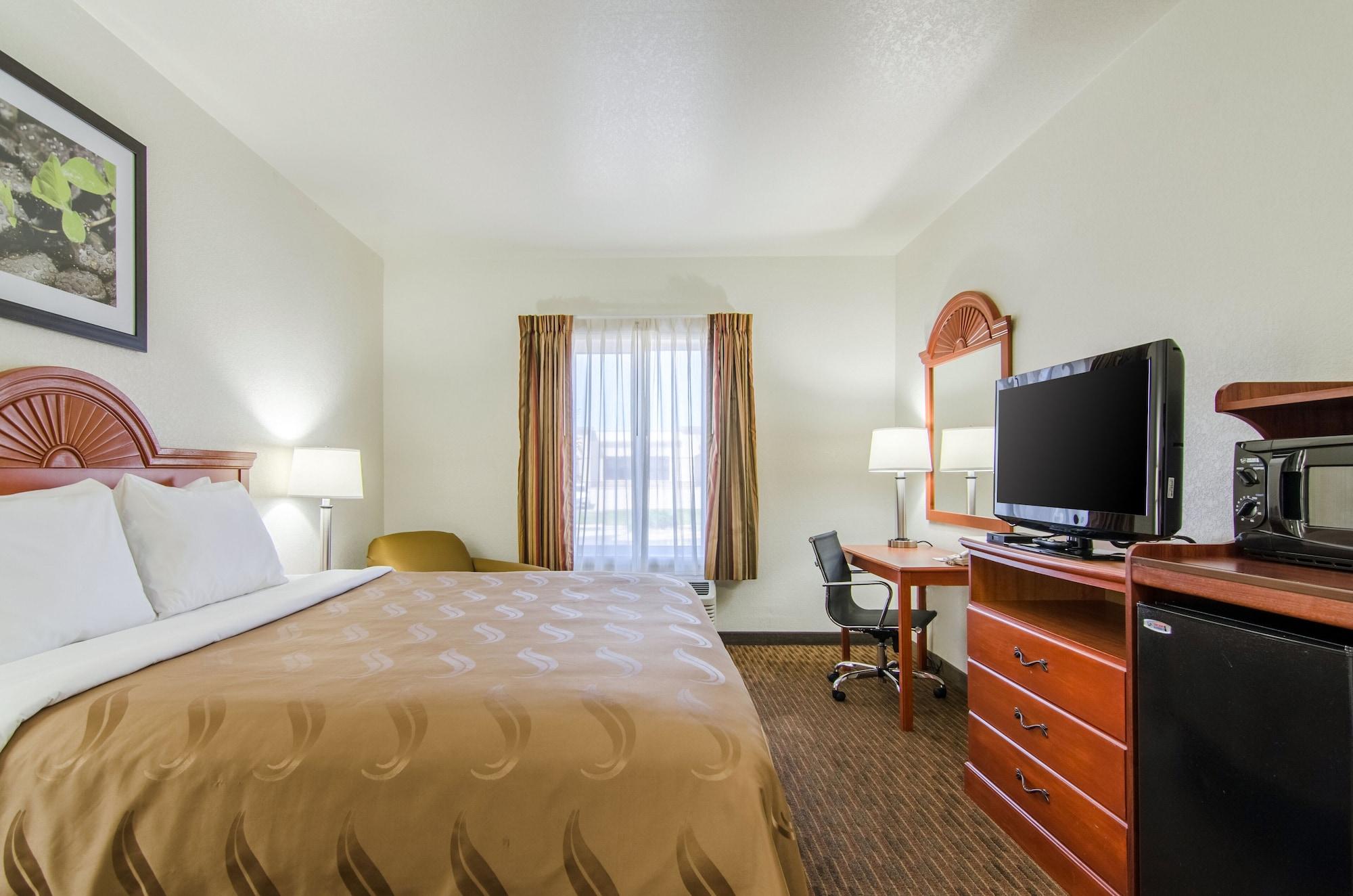 Quality Inn Junction City Near Fort Riley Exterior photo