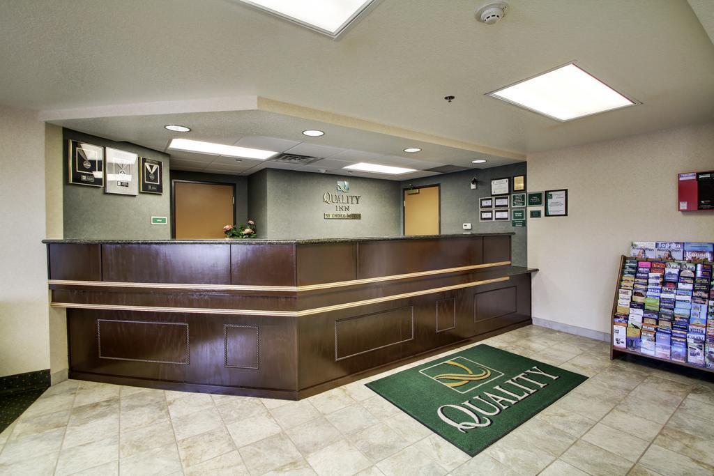 Quality Inn Junction City Near Fort Riley Exterior photo