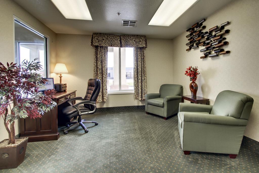 Quality Inn Junction City Near Fort Riley Exterior photo