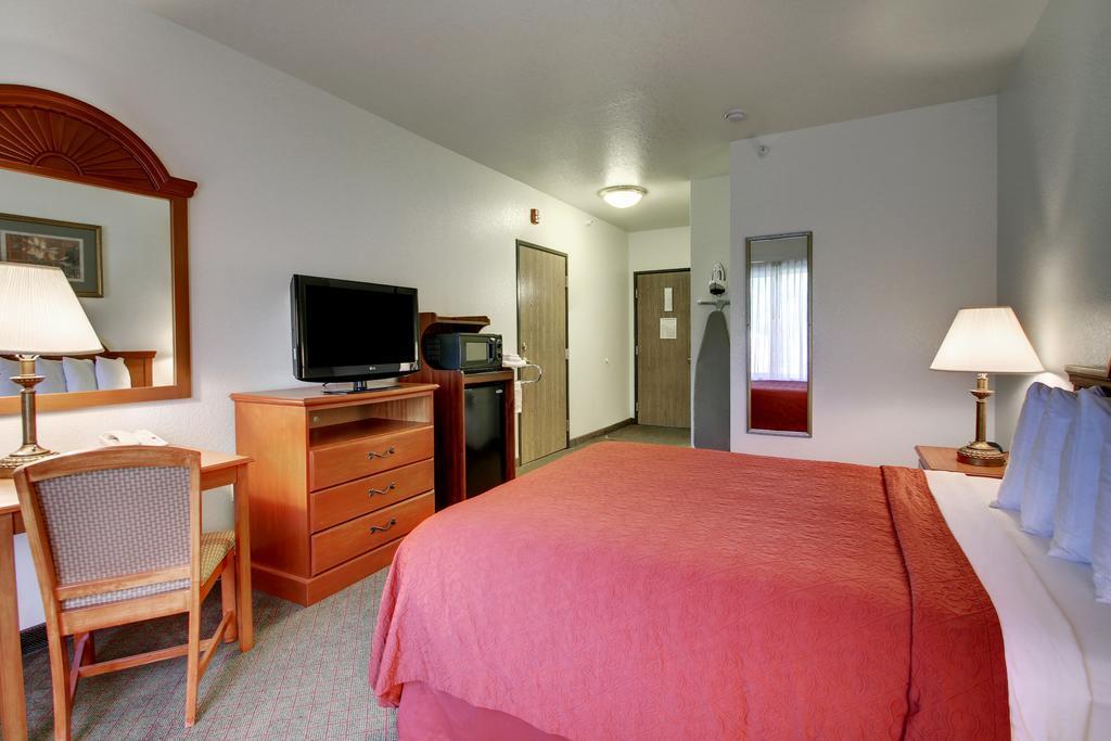 Quality Inn Junction City Near Fort Riley Exterior photo