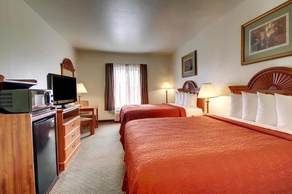 Quality Inn Junction City Near Fort Riley Exterior photo