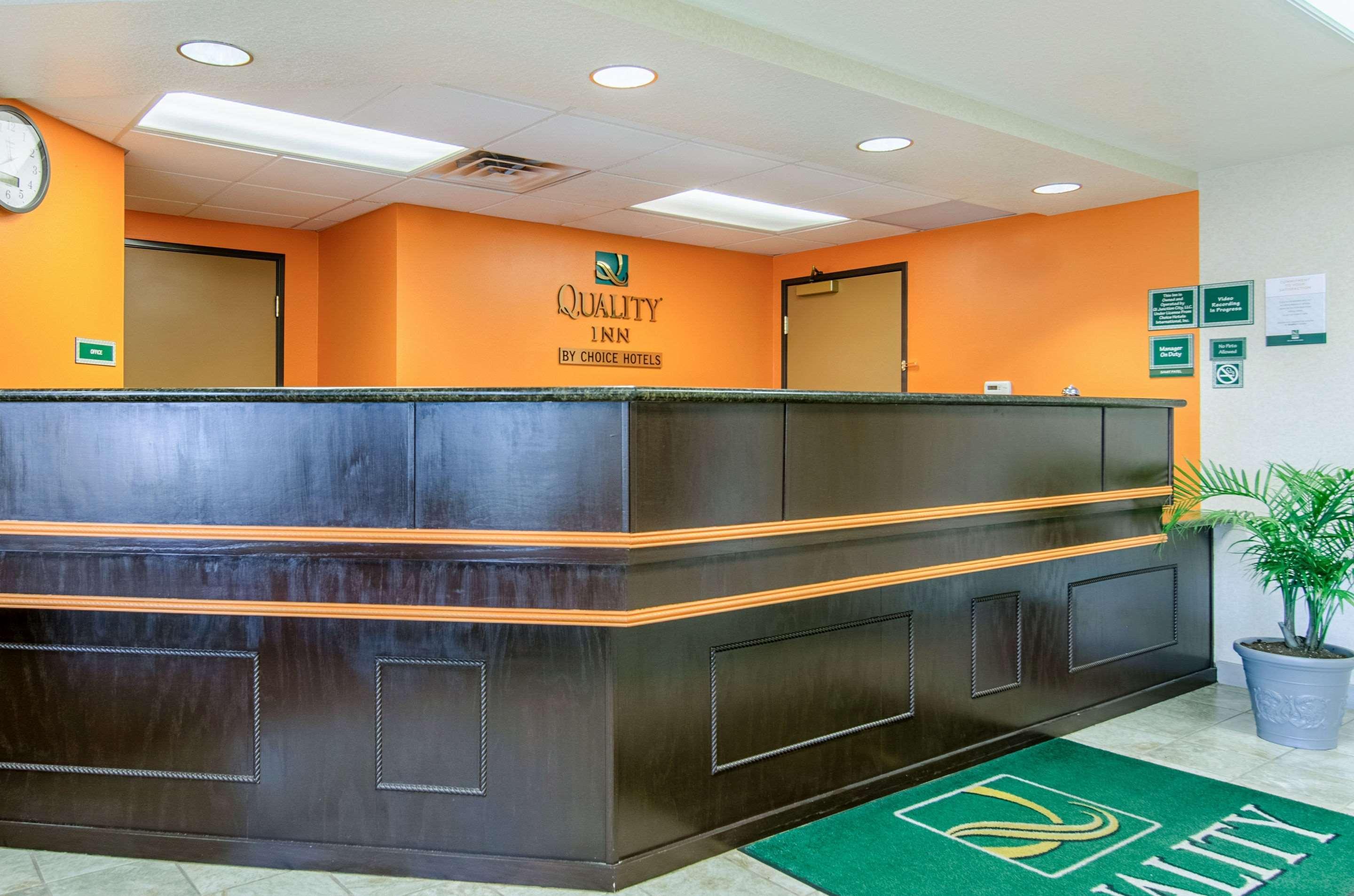 Quality Inn Junction City Near Fort Riley Exterior photo