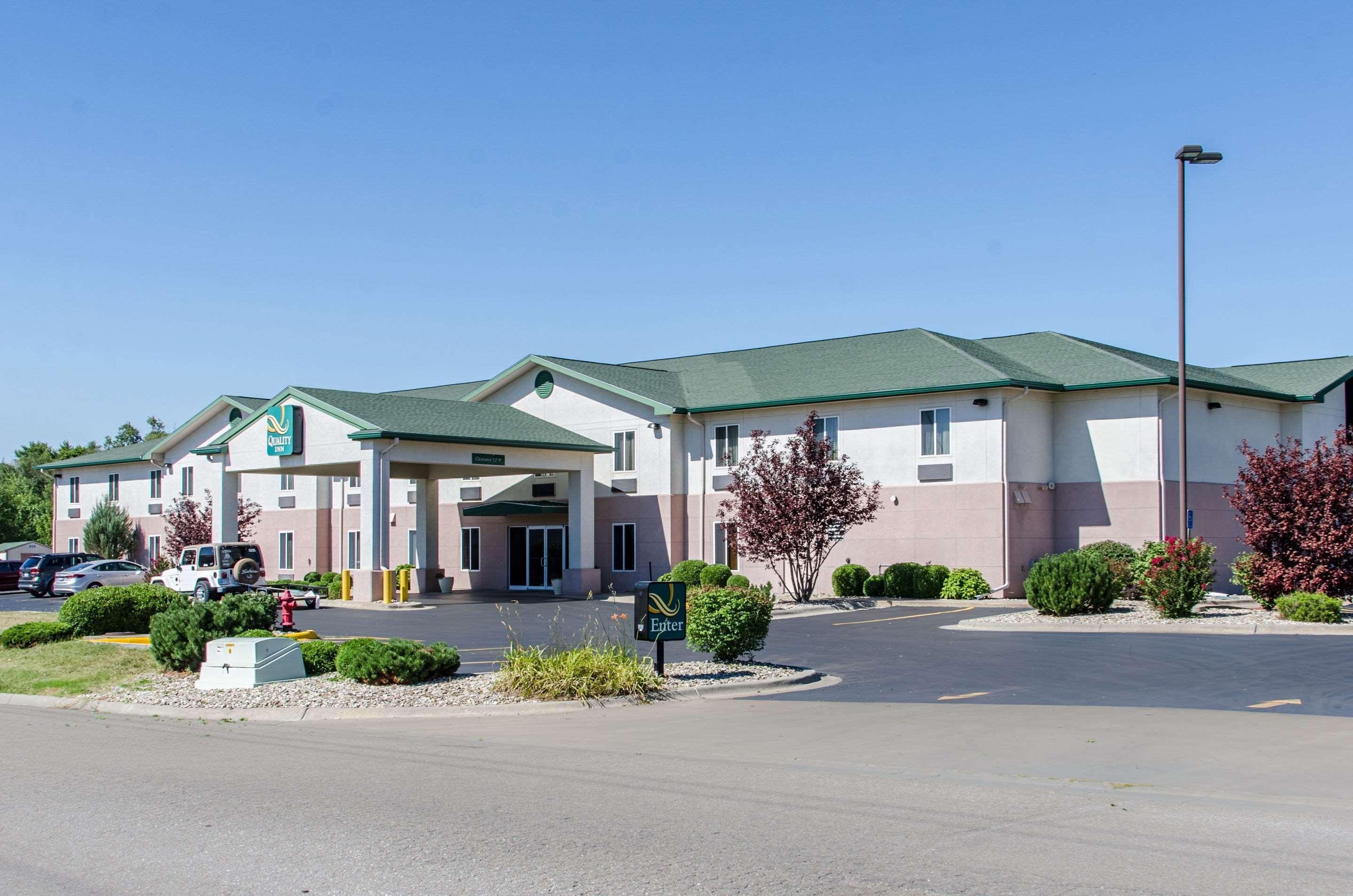 Quality Inn Junction City Near Fort Riley Exterior photo