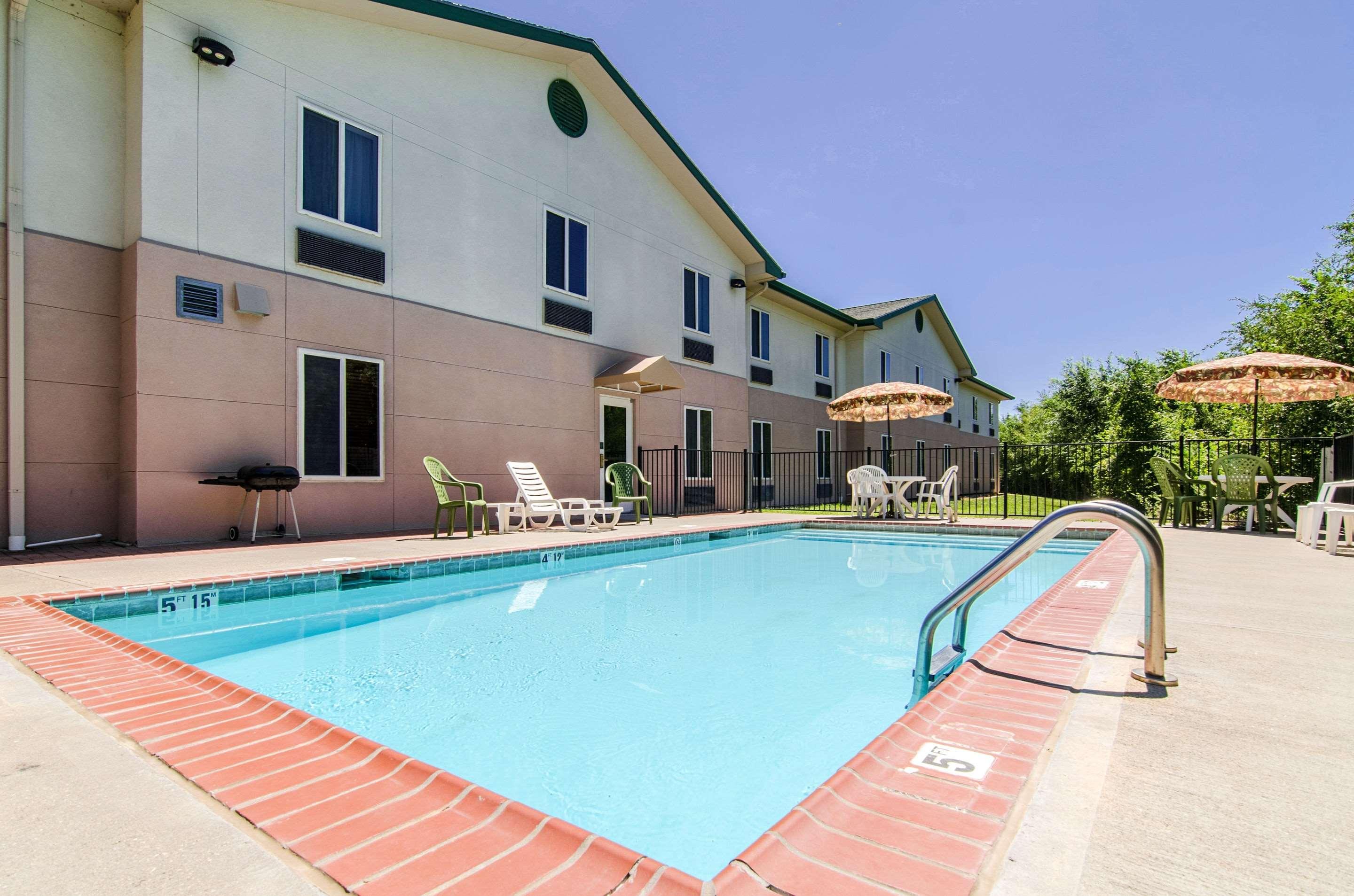 Quality Inn Junction City Near Fort Riley Exterior photo