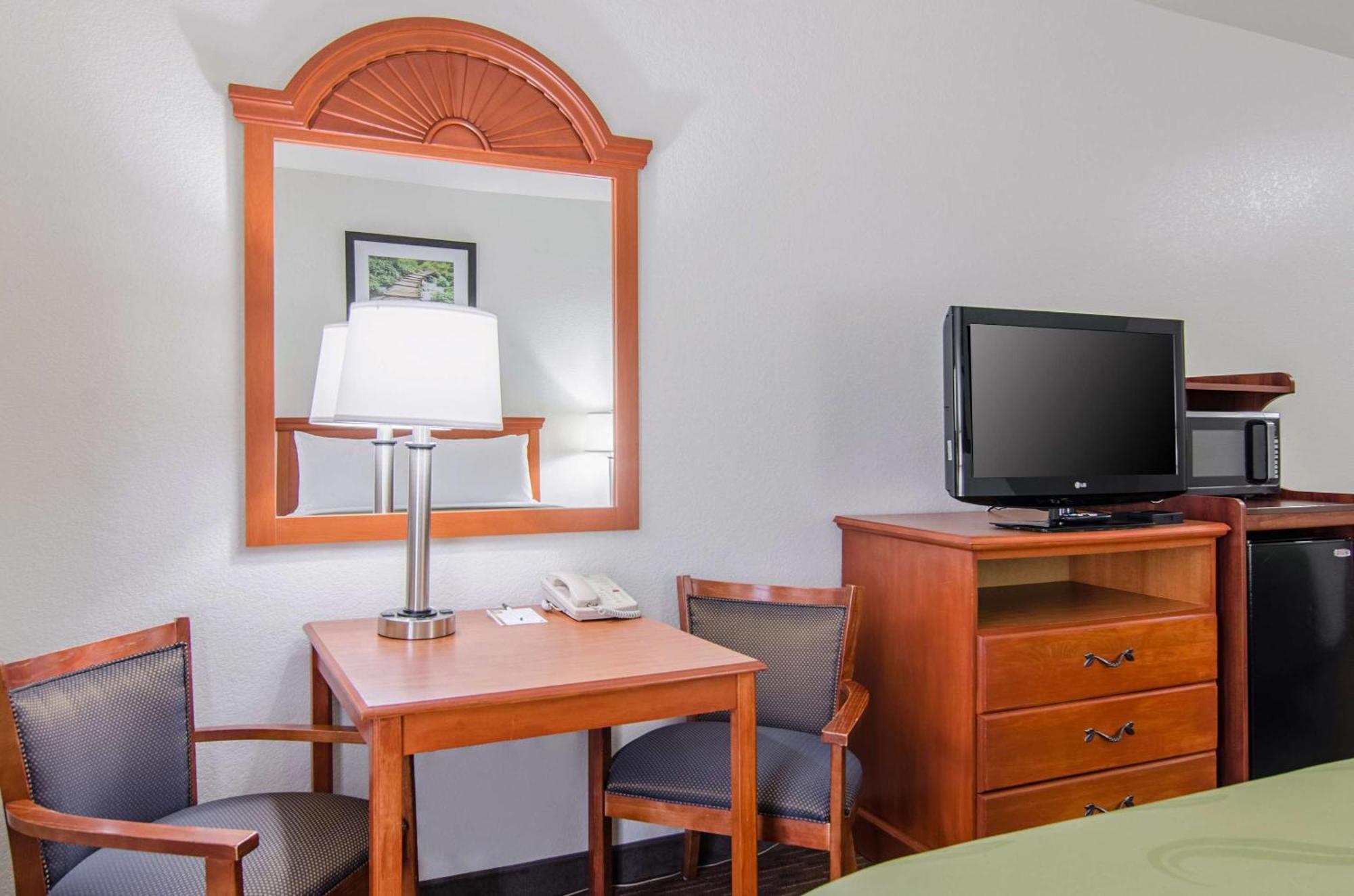 Quality Inn Junction City Near Fort Riley Exterior photo