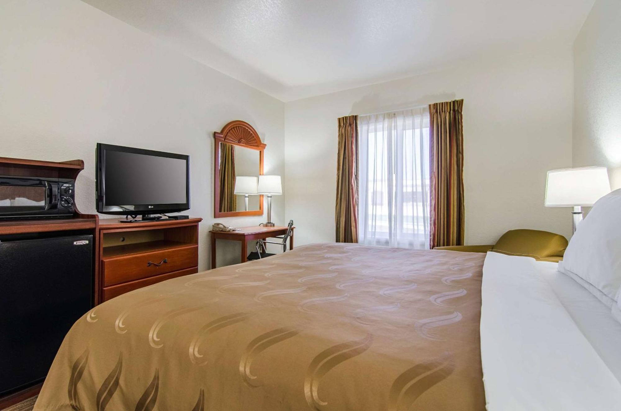 Quality Inn Junction City Near Fort Riley Exterior photo