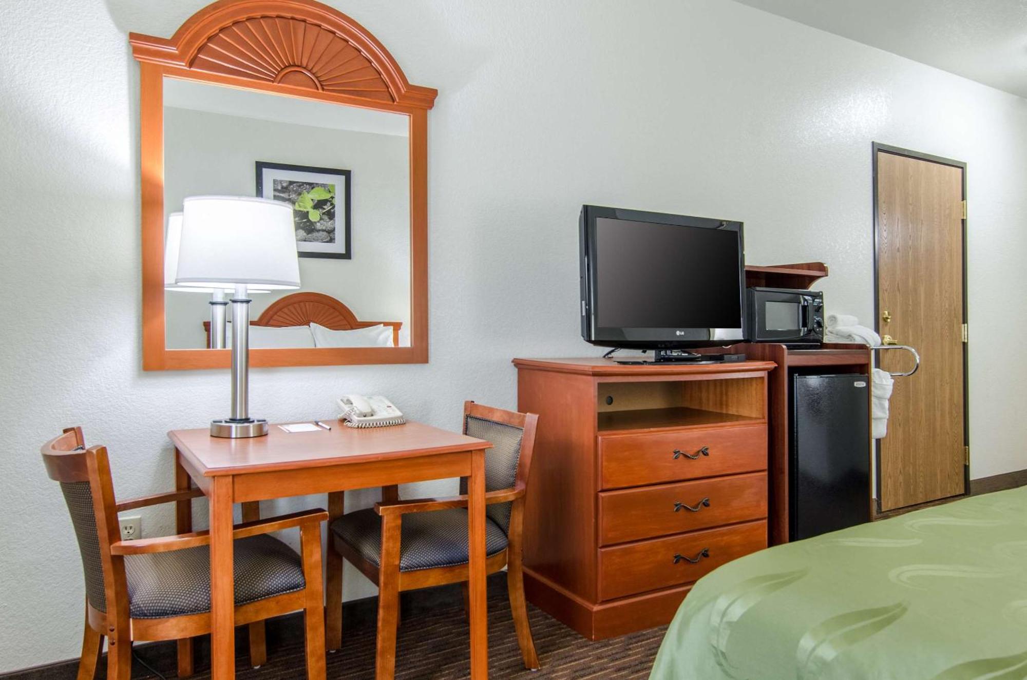 Quality Inn Junction City Near Fort Riley Exterior photo
